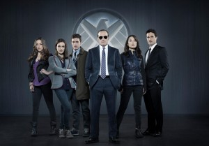 Skye, Simmons, Fitz, Coulson, May et Ward